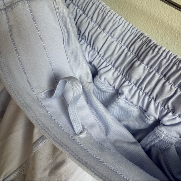 Lululemon Hotty Hot Shorts Pastel Blue Purple Low Rise Linen size 6 - Picture 9 of 11